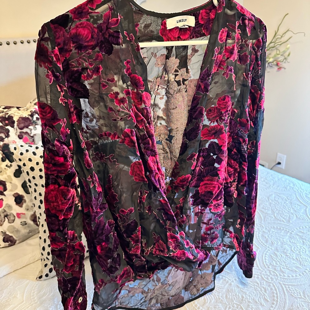 LIKELY Adrianna Blouse Womens Small Velvet Sheer Floral Burnout Black Pink S
